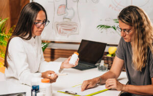 Nutritionist talking to a client, explaining dietary supplements