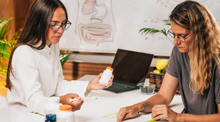 Nutritionist talking to a client, explaining dietary supplements