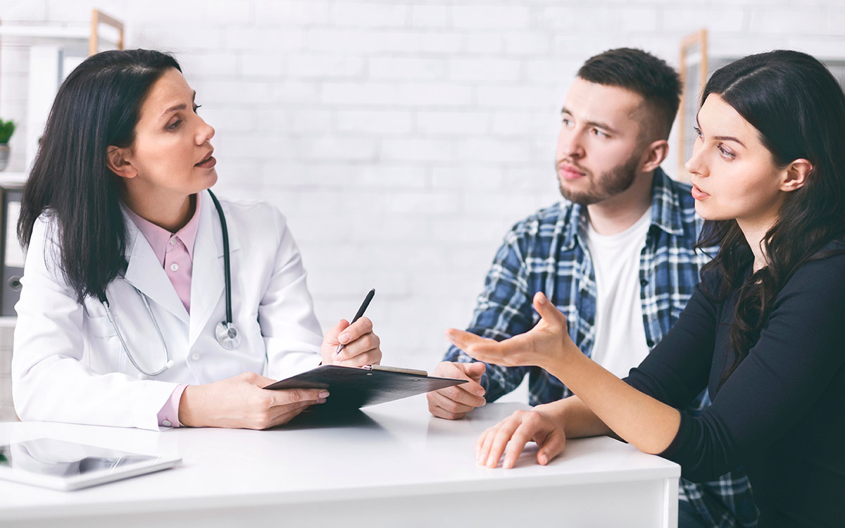 couple talkign with doctor about prescription